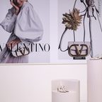 تصاميم رائعة في متجر Valentino المؤقّت في دبي مول