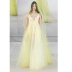 فساتين بألوانٍ قويّة ولكن بأسلوب فستان الزفاف من Alexis Mabille لصيف 2017!