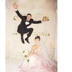 5 نجمات ارتدين الثوب الزهري يوم الزفاف