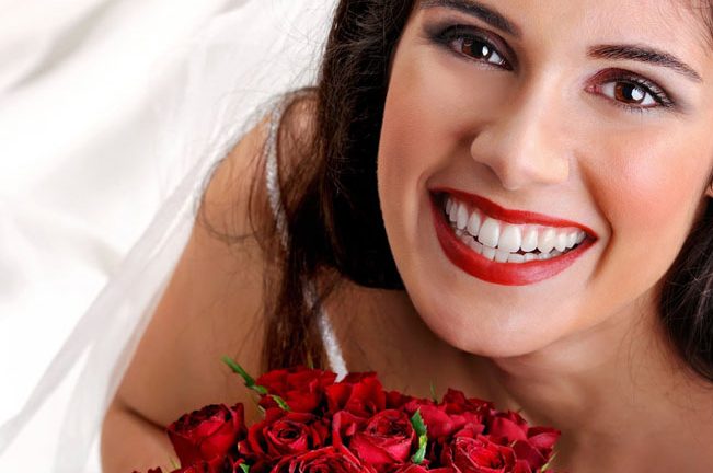 خلطات لتبييض أسنان العروس قبل الزفاف 