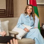 قطع لا تتخلى عنها الملكة رانيا تمنحها إطلالة أنيقة وراقية