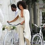 سولانج نولز تحتفل بزفافها بالـ Jumpsuit وعلى الدراجة الهوائيّة