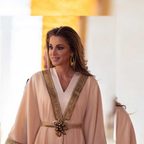 صيحات جمالية غير موفّقة أفسدت إطلالات الملكة رانيا