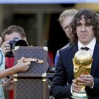 جيزيل بوندشين تقدّم كأس العالم بصندوق Louis Vuitton