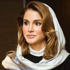 الملكة رانيا وعين مستمرّة على تصاميم اللبنانيّين وهذه المرّة مصمّم لبناني عالميّ!