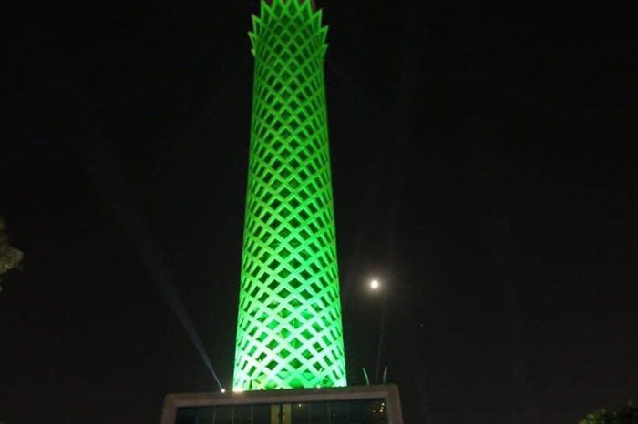 إضاءة برج القاهرة في مصر باللون الأخضر