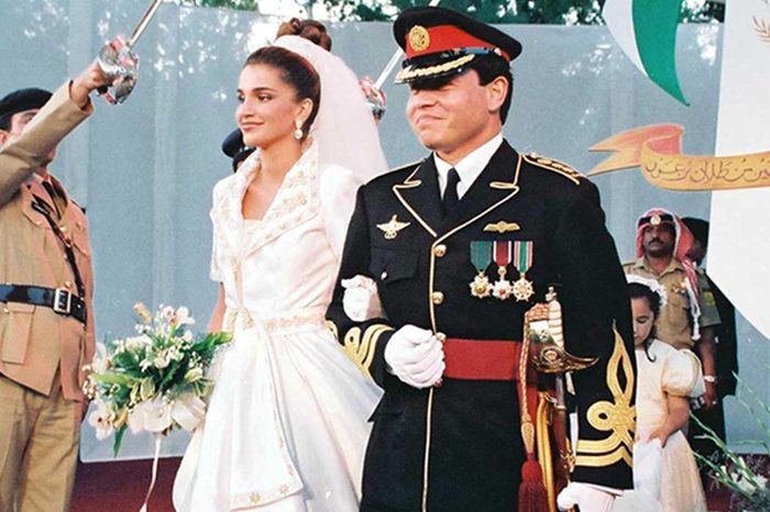 الملكة رانيا لم تكن الأجمل في زفافها...إليك صور الأميرة الأردنية زينة!